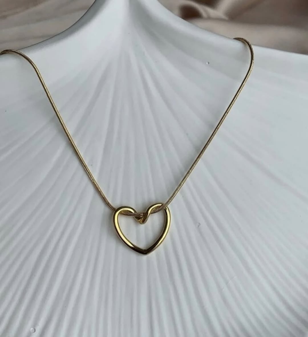 Hollow heart pendant